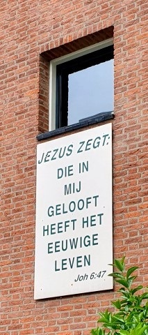 Tekst op gevel